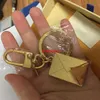 Pingente de keychain de letra de ouro de alta qualidade Enviar como mostrado CAIXA DE PRESENTE CANTECIMENTO PERSONALIZADO CANTHOR DE MODA