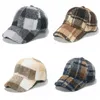 Designers de moda crossborder chapéus inverno cordeiro pele pico boné curvo borda quente estilo britânico retro clássico xadrez boné de beisebol men3271405