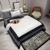 Ensembles de literie en coton 4pcs Style européen Designer lettre bande impression draps taie d'oreiller feuille adulte doux reine taille Comforte270I