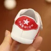 Nouveau bébé chaussures baskets couleur unie PU cuir doux coton bébé garçon chaussures antidérapant nouveau-né enfant en bas âge garçon fille chaussures premiers marcheurs 210326