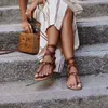 2021 Sandálias Romanas de Verão Mulheres Sapatos PU Couro Corrente Correntes Thong Gladiador Flat Toe Ring Beach Shoes Plus Size Y0721