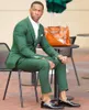 зеленый однотонный мужской костюм