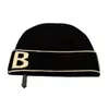 Hiver laine tricoté chapeau pour hommes femmes Design mode Hip Hop lettre solide crâne Beanie casquettes décontracté chaud épais casquette noir blanc chapeaux