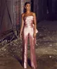 シャイニーピンクジャンプスーツイブニングドレスストラップレス女性ズボンスーツサテンフリルズビッグボウカスタムメイドシンプルなウエディングドレス