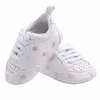 Pierwsze spacerowicze Baby Crib Buty dla chłopców Sofe Pu skóra Moccasins Girl Sneakers Mały dzieciak urodzony w obuwie Tenis Infantil Toddler Tennis