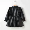 Criança Crianças Bebê Meninas Primavera Outono Geral Preto Faux Leather Ruffles Manga Longa Inglaterra Estilo Princesa Vestido Ey08171 211231