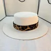 01910-Duxiao4576 Summer Leopard Print Ribbon Flat Straw Fedoras Hat Sunscreen Mężczyźni Kobiety panama czapki szerokie czapki