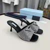 2023 Noir Cristal Satin Diapositives Avec Cristaux Femme Mules Pantoufles 6cm À Talons Cristaux Sandales Plat Semelle En Caoutchouc Glisser Casual Fashion Party Lady