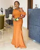 2021 Sexiga Sydafrikanska Orange Yellow Mermaid Bridesmaid Dresses One Shoulder Bow Plus Size Garden Country Wedding Guest Party Gowns Maid of Honor Dress Custom