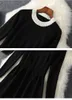 2022 Spring Long Sleeve Round Neck Black Solid Color Sticked Pärled Knälängd klänning Eleganta Casual Dresses 21S138B434