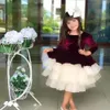 Belle bébé fleur filles robes velours manches longues enfants vêtements de cérémonie à plusieurs niveaux tulle thé longueur fête de mariage robes d'anniversaire avec arc princesse robes M46