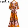 Vintage Multicolore Print Boho Femmes Sexy Backless V Cou À manches courtes Robe à manches courtes Lady Elastic Taille A-Line Vacances Été 210514