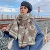 Sciarpa calda invernale per donna Scialle con motivo floreale Avvolgente morbida grande coperta in cashmere Designer Foulard Bandana Sciarpe di lusso femminili9818035