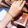 Modieuze 5mm eenvoudige gouden mode luxe armbanden slijpen frosted armbanden voor vrouwen paar sieraden Q0719