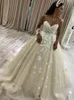 Spagehtti Neck A Line Pizzo Abiti da sposa con appliques 3D Court Treno Lace-up Indietro Tulle Plus Size Abiti da sposa Vestido Novia