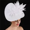 Headpieces Bride White Chic Fascinator Hat Cocktail Bröllopskyrka Headpiece Kentucky Headwear Feather Flower Women Leaf Decor