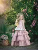 Schöne rosa Blumenmädchenkleider Spaghetti Satin Spitze Stufenröcke bodenlangen Land Kleinkinder Kinder Partykleid Prinzessin für Hochzeit