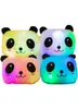 Färgglada lysande panda kudde plysch leksak jätte pandas doll byggd lys