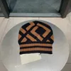 Berretto da baseball di design casual Berretto da baseball di moda di lusso Cappellino da secchiello classico in cashmere di alta qualità Cappellino Scatola di seta stampata con lettere da uomo caldo