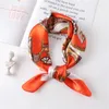 シルクスクエアスカーフファッション女性Shwal andラップ女性バンダナスプリントFoulard Nigherchiefアクセサリー夏