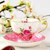 磁器のファッションイギリスの骨中国カップと受け取り者の陶磁器の花茶セット家庭のコーヒーウェアの茶色の飲み物