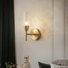 مصابيح الجدار Nordic LED مصباح نبيذ زجاجي ضوء لغرفة المعيشة غرفة نوم بجانب مرآة الديكور الحديثة المنزل