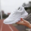 Toptan 2021 Tenis Erkekler Bayan Spor Koşu Ayakkabıları Süper Işık Nefes Koşucular Siyah Beyaz Pembe Açık Sneakers EUR 35-41 WY04-8681