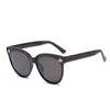 Kvinnor Mens Summer Solglas BEE Mönster Fashion Color Matchning med metallbokstäver Solglasögon 1 Set Package 5 Styles Valfritt2978