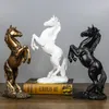 Resin Horse Statue Kreatywny Zwierząt Miniaturowe Figurki Vintage Szafka Wino Rzeźba Home Office Dekoracji Ozdoby 210318