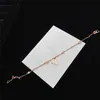 Blumenmuster-Charme-Armbänder, Roségold-Armreif, schicker Buchstabe, dünne Kette, Armreifen, modische Diamant-Inlay-Armbänder