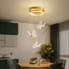 Lampadario moderno per scale Lampada da soffitto in acrilico dorato a forma di farfalla Soggiorno nordico Sala da pranzo Installazione di illuminazione a LED