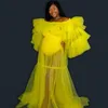 ярко -желтое длинное платье