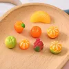 30 sztuk Cute Owoce Żywicy Komponenty Charms Tangerine Truskawki Cabochon Scrapbooking Hair Bow Center Oznaczenia DIY Accessorie