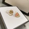 Pendientes chapados en oro de 18 k Moda para mujer Pendientes de diseño retro de tendencia Pendientes de diamantes de calidad superior Suministro de joyería