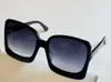 617 Occhiali da sole quadrati Katrine Black Gold Grey Gradient Summer Oversize Occhiali da sole Fashion Shades Holiday Eyewear Mens con scatola