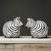 Creative Zebra Statue Zebra Home Decor Salon Zebra Sculpture Vin TV Cabinet Ornement Artisanat Abstrait Animal Figurine 210811