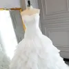 Verkliga bilder Strapless 2018 Ruffles Wedding Dress Ball Kake Billiga Organza Court Tåg Lace Applique Lace Up Back Plus Size Designer Bridal