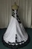 黒と白のゴシックの結婚式のドレスレアルイメージストラップレスレースのアップリケスイープ列車コルセットバックカスタムメイドのプラスサイズのブライダルガウン
