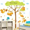 Squirrel House Vinilo decorativo para pared Squirrel Playing under the tree Mural de arte de pared Decoración de habitación de niños Animal Forest Applique de pared Póster