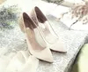 우아한 아름 다운 보그 레이스와 양 피 간단한 스타일 8.5 cm 웨딩 신부 신발 NK050