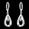 925 Стерлинговые серебряные серьги Кубический цирконий Алмазные гвоздики для женщин Мода E614