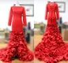 Erstaunliche rote Blütenblätter Schleppende Abendkleider 2016 Crew Langarm Slim Fit Abendkleider Schnüren Zurück Sweep Zug Promi Formelle Kleider