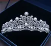 Luksusowe srebrne kryształy korony ślubne perły lśniące tiary ślubne Rhinestone nakrycia głowy z pałąkiem na głowę tanie akcesoria do włosów korona na konkurs piękności