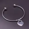 Spedizione gratuita per le donne regalo in acciaio inossidabile dolce cuore charms braccialetto polsino braccialetto polsino aperto gioielli in argento 2.36 ''