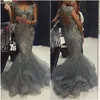 Suknie Eksprezy w dekolcie Suknie Syrenki Zroszony Koronki Aplikacje Frezowanie Hollow Back Ruched Tulle Formalne Prom Dresses Długość podłogi Vestidos