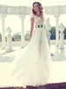 安く白いレースのイブニングウエディングドレスイギリスの肖像画驚くべきシフォンロングパーティーの機会ガウンセクシーなスリットラインサイドスプリットイブニングドレス