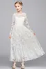 2018 biały projektantka linii koronkowe sukienki kwiatowe sukienki Jewel Neck Princess długie rękawy Dziewczyny Komunii Party noszą sukienki MC036623860