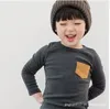 Vente en gros-chandail des enfants hiver modèles d'explosion garçons et filles bonbons couleur poche en tricot chandail de base manteau / chemise d'amorce