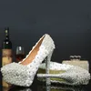 Nouveau arrivé fleur blanche dames talons hauts chaussures strass mariée robe de mariée chaussures femme talons aiguilles fête bals chaussures