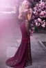 人気のブドウ正式なイブニングドレスビーズアップリケゴールドベルトアラビアの有名人のヴェスティドとショルダーウエディングドレス